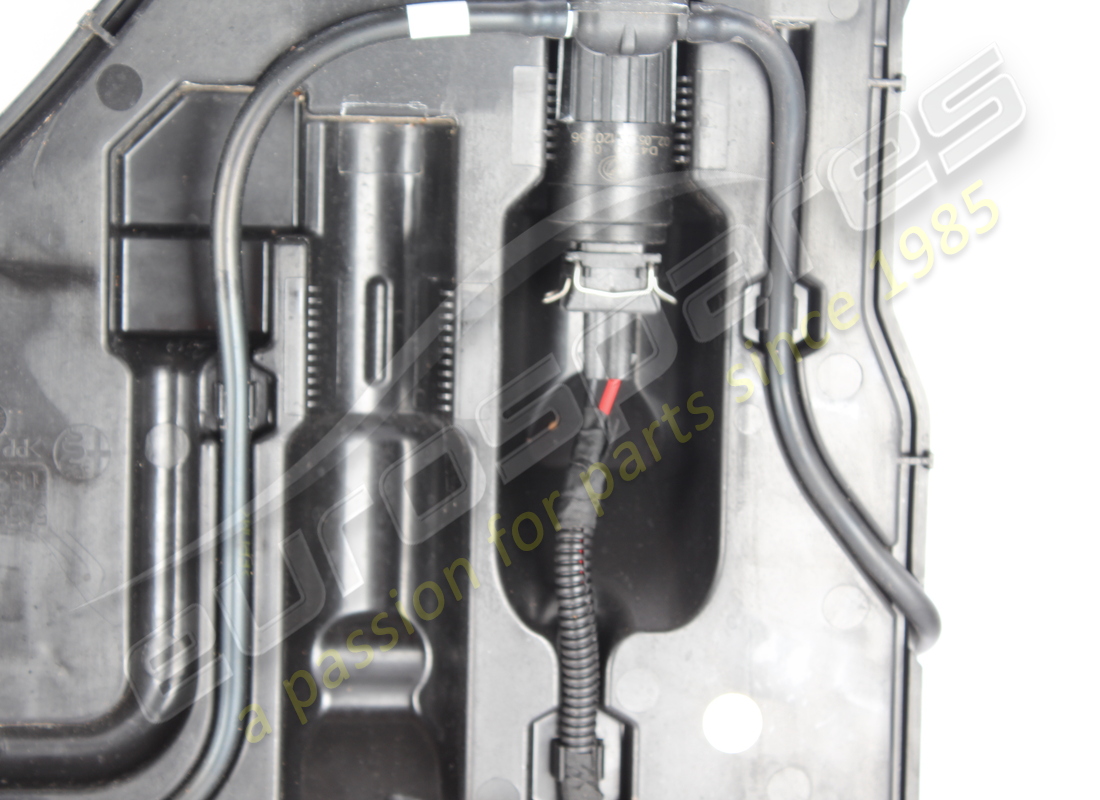réservoir de lave- rondelle maserati utilisé. numéro de pièce 675001665 (2)