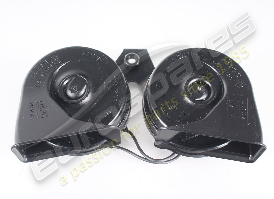 NOUVEAU ENSEMBLE DE KLAXON ET SUPPORT ASTON MARTIN. RÉFÉRENCE AD2313A803BB (3) nouveau ensemble de klaxon et support aston martin. référence ad2313a803bb (3)