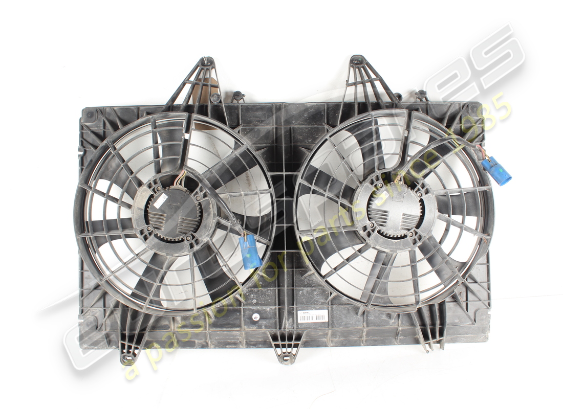 capot endommagé ferrari avec ventilateurs électriques. numéro de pièce 267211 (1)
