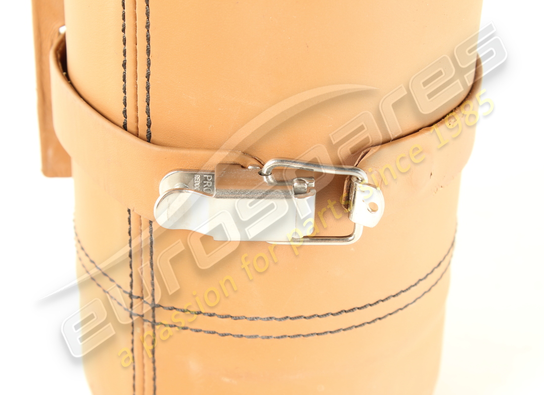 extincteur d'occasion eurospares avec support et enveloppe en cuir. référence eap1566237 (2)