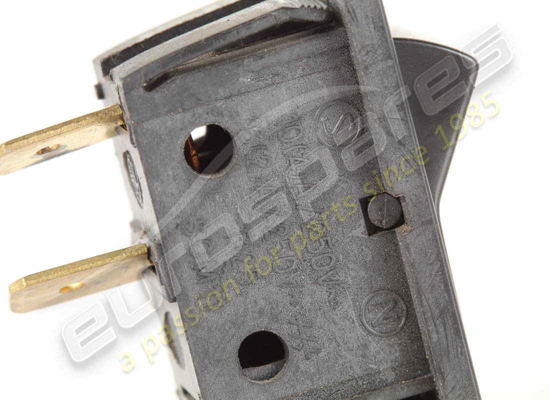 INTERRUPTEUR D'ÉCLAIRAGE DE BOÎTE À GANTS D'OCCASION FERRARI. NUMÉRO DE PIÈCE 60743000 (3) interrupteur d'éclairage de boîte à gants d'occasion ferrari. numéro de pièce 60743000 (3)