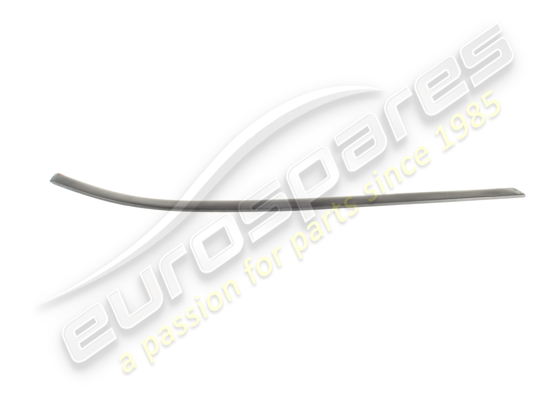 Moulure supérieure droite usagée Ferrari. Numéro de pièce 60665100 (1)