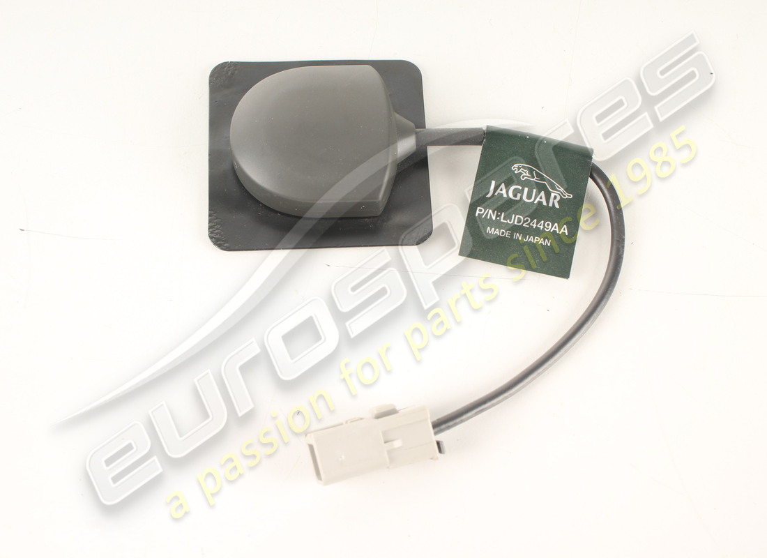 used aston martin gps antenna assembly. part number 1r123710024 (1)