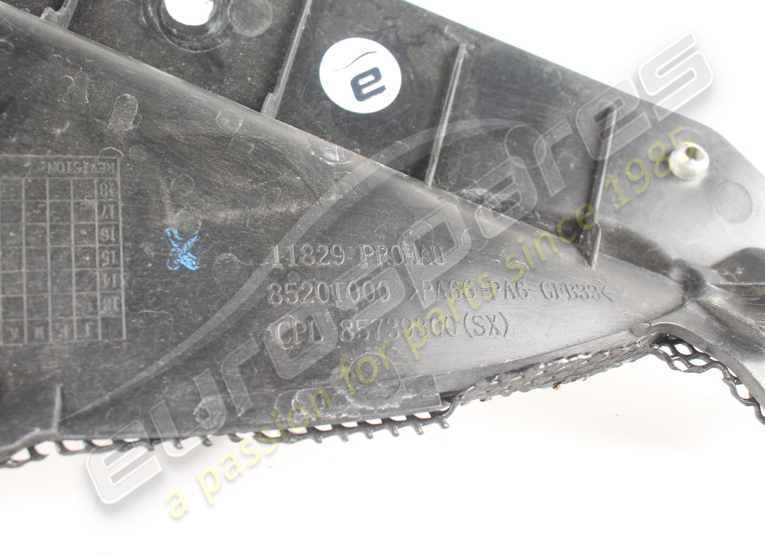 grille d'aile gauche complète d'occasion ferrari. numéro de pièce 85739300 (4)