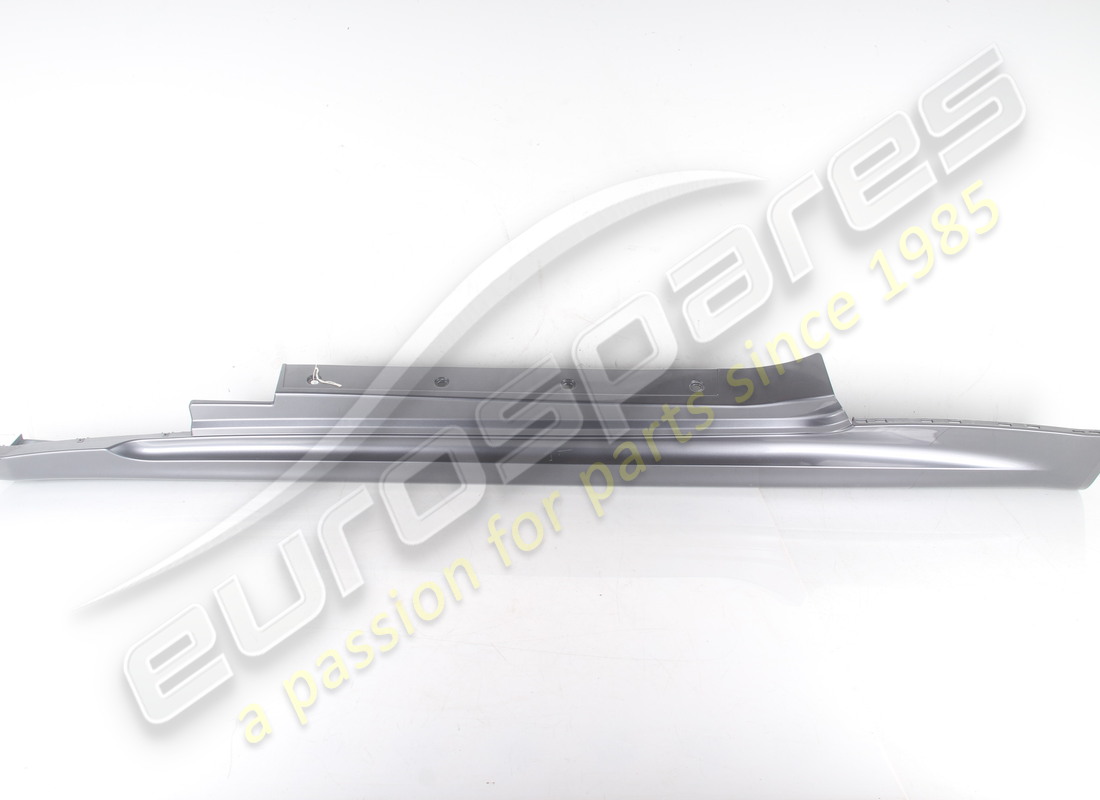 Jupe latérale gauche d'occasion Maserati. Numéro de pièce 83535900 (1)