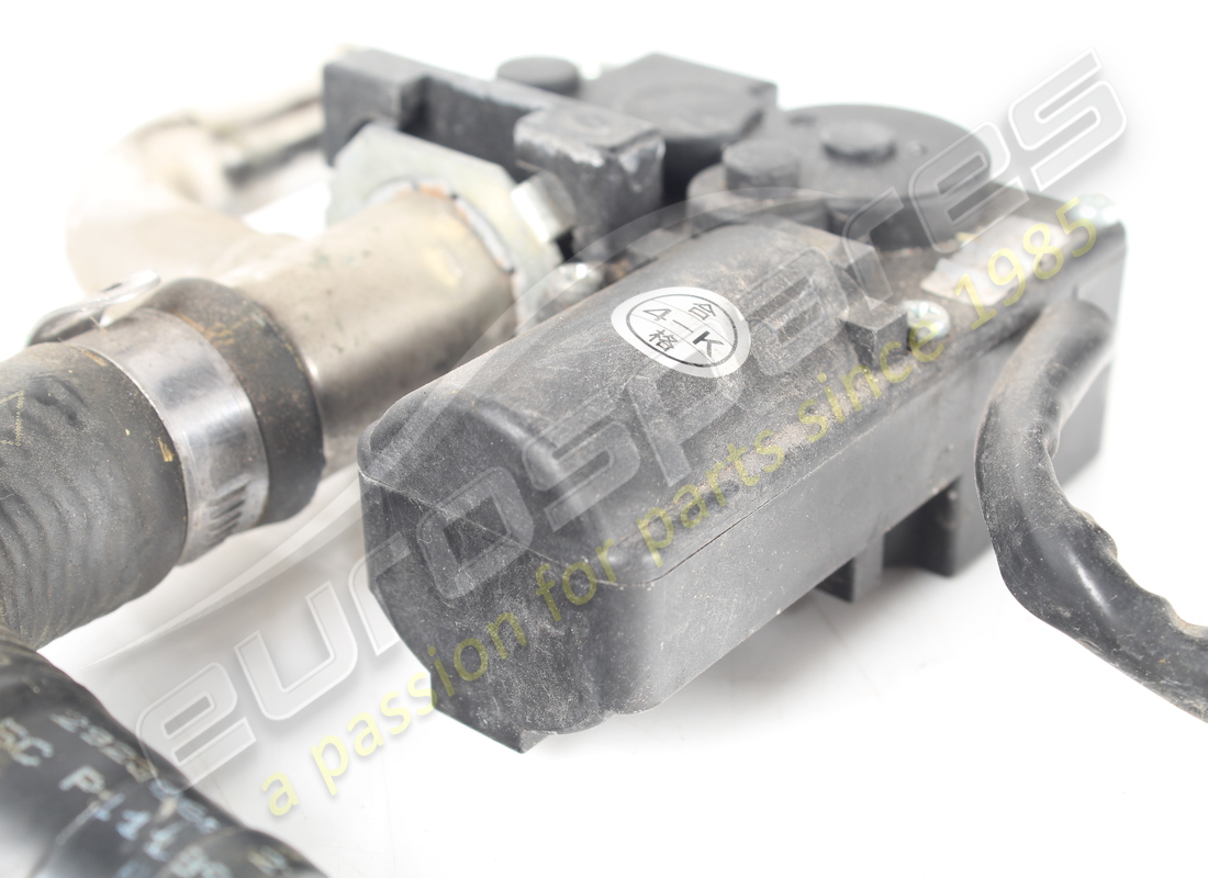utilisé ferrari soupape rh tgk. numéro de pièce 67635900 (4)