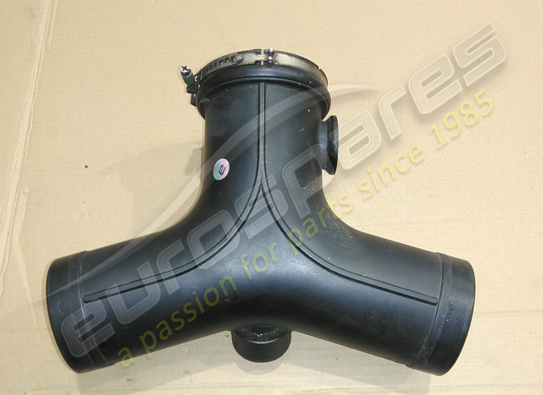 Ferrari TUBE DE DISTRIBUTION D'AIR UTILISÉ. NUMÉRO DE PIÈCE 164225 (1)