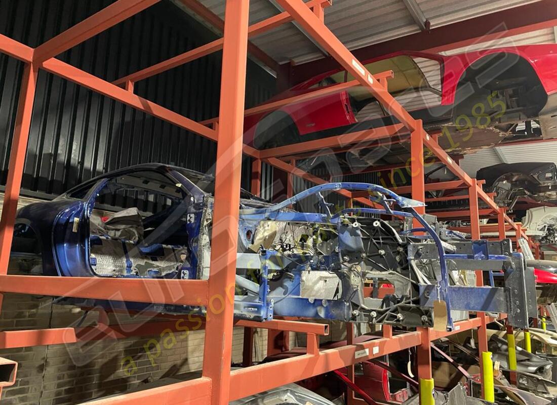 UTILISÉ Eurospares Ferrari F12 CHÂSSIS AVANT AVEC CLOISON RHD . NUMÉRO DE PIÈCE EAP1390101 (1)
