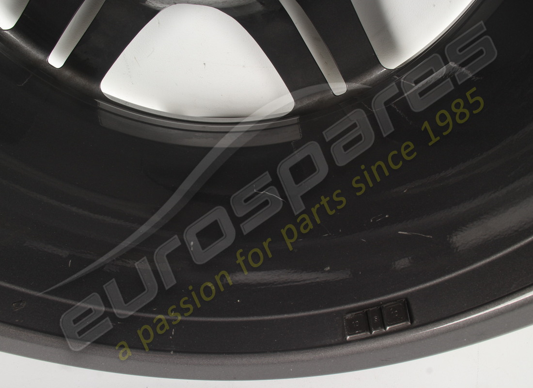 utilisé ferrari roue arrière. numéro de pièce 855341 (7)