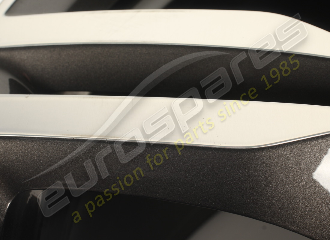 utilisé ferrari roue arrière. numéro de pièce 855341 (10)