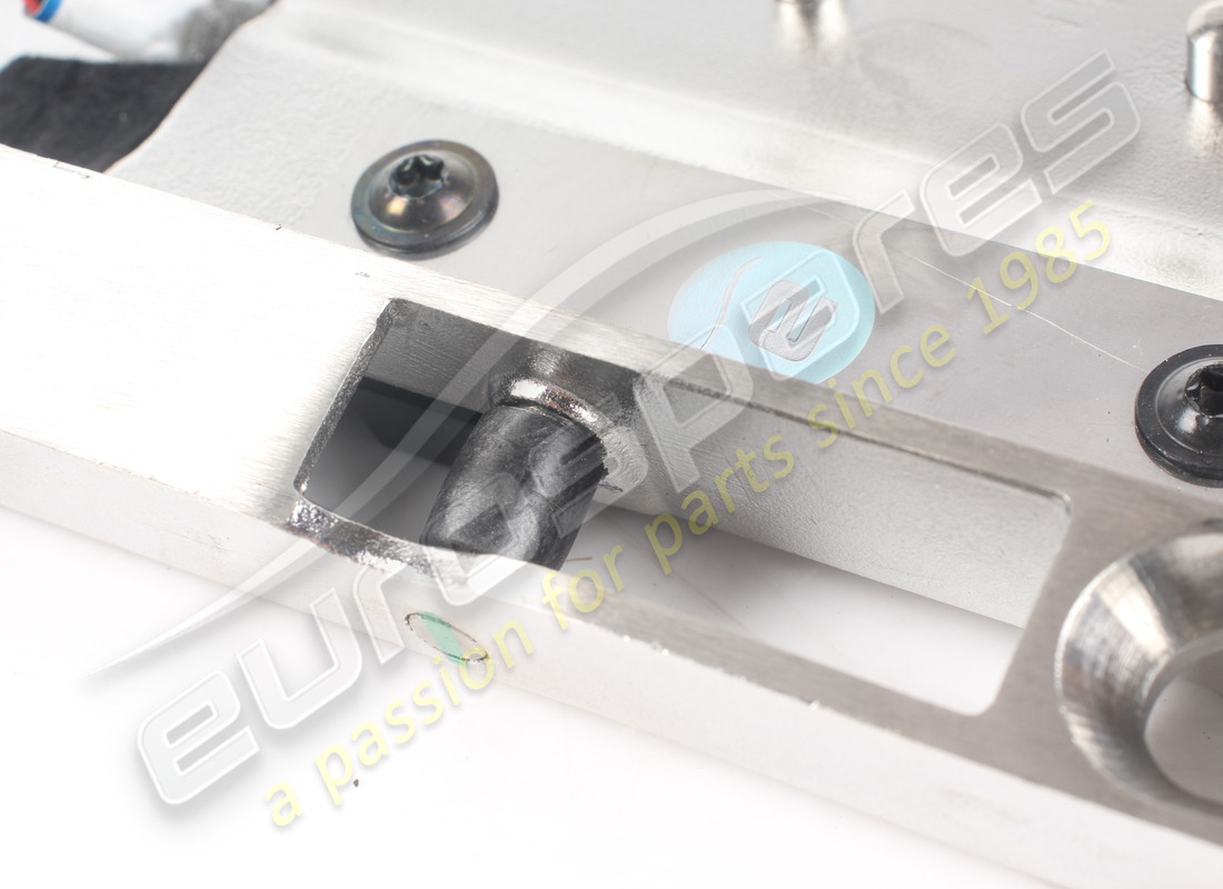 USED FERRARI NEW STRIKER RH COMPLETE. PART NUMBER 749652 (2) used ferrari new striker rh complete. part number 749652 (2)