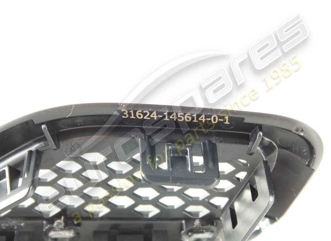 nouvelle gaine d'aération latérale gauche maserati. référence 670197652 (2)