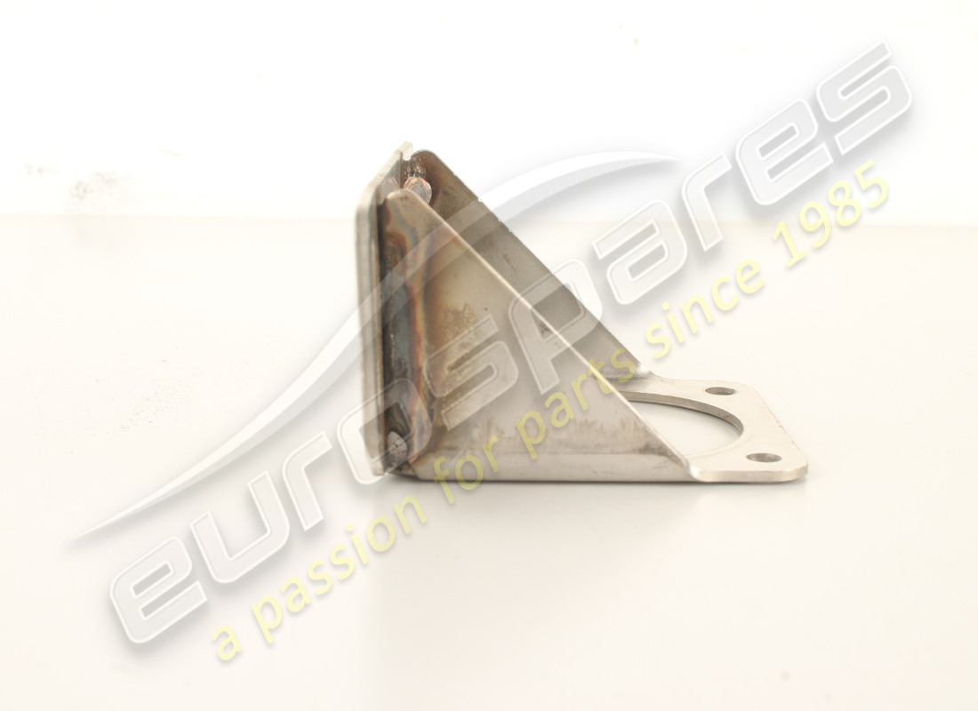 nouveau support ferrari. numéro de pièce 136877 (3)