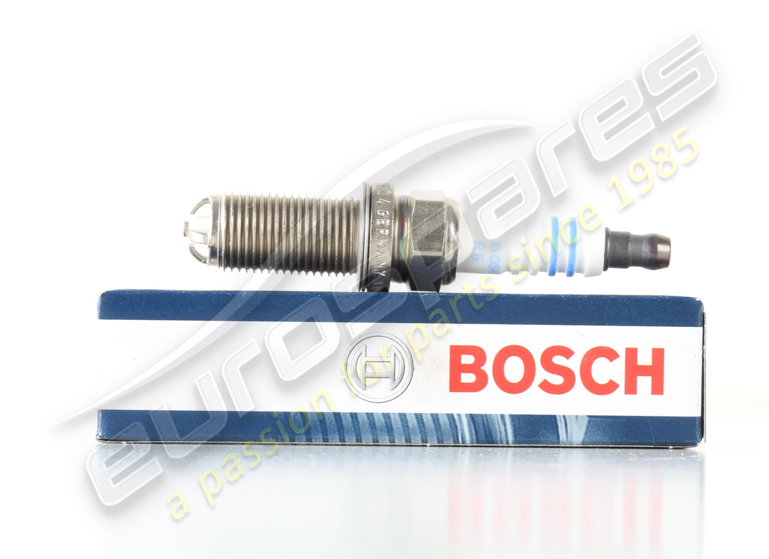 NOUVELLE BOUGIE D'ALLUMAGE BOSCH. NUMÉRO DE PIÈCE 99917013090 (1) nouvelle bougie d'allumage bosch. numéro de pièce 99917013090 (1)