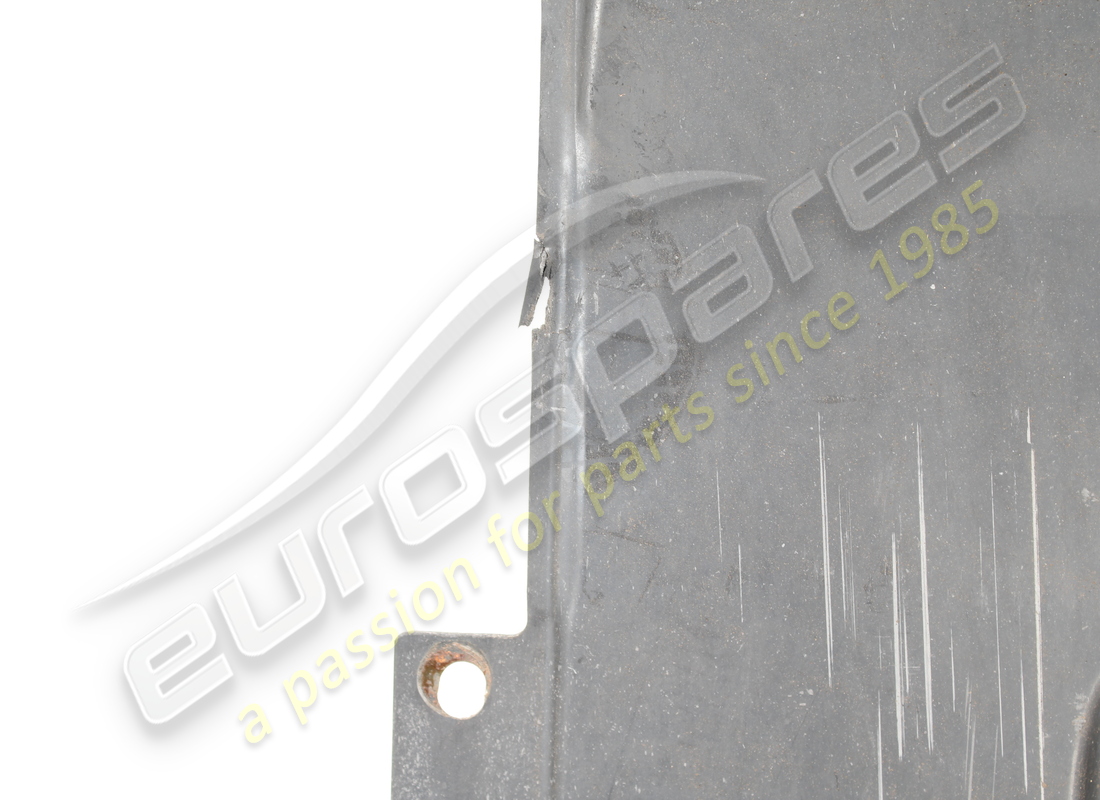 section arrière droite endommagée ferrari de l'élément plat de sous-plateau avant. numéro de pièce 81176900 (3)