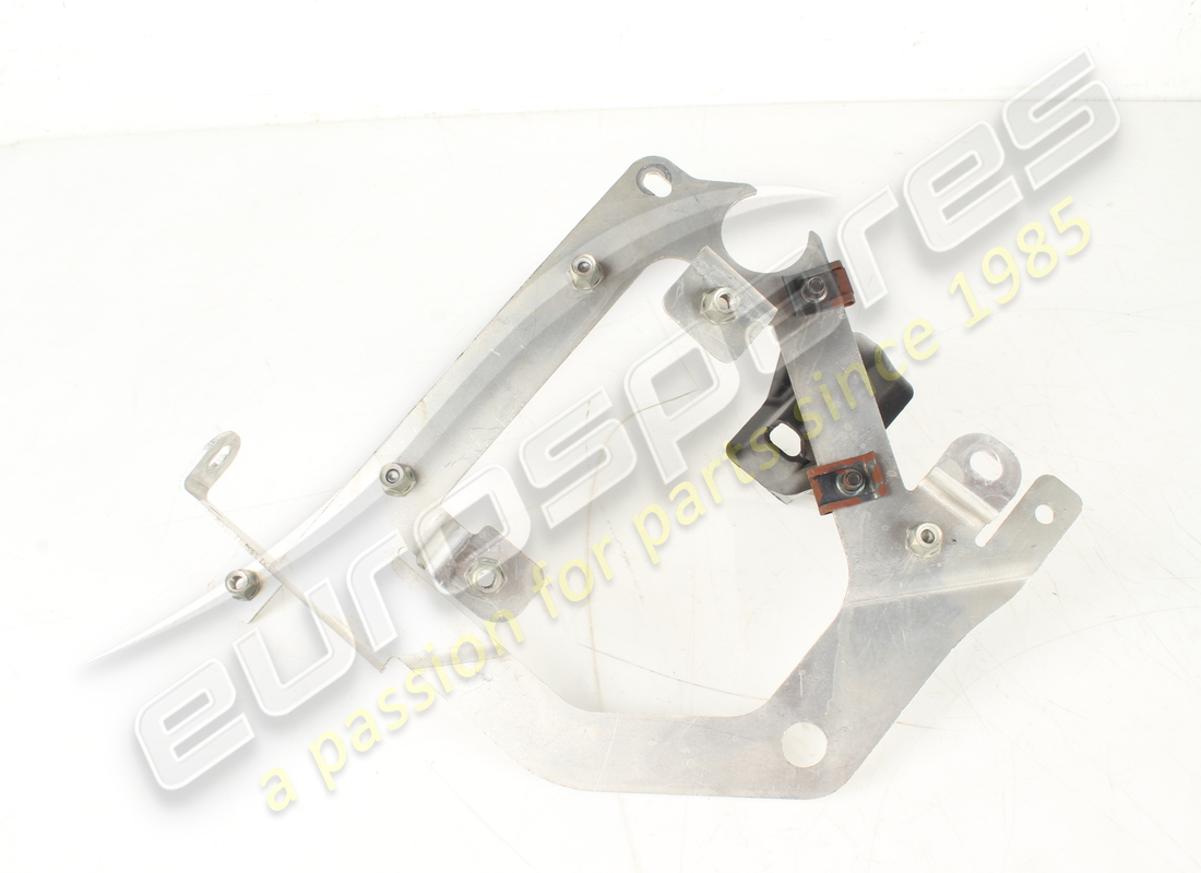utilisé le support ferrari. numéro de pièce 272515 (2)