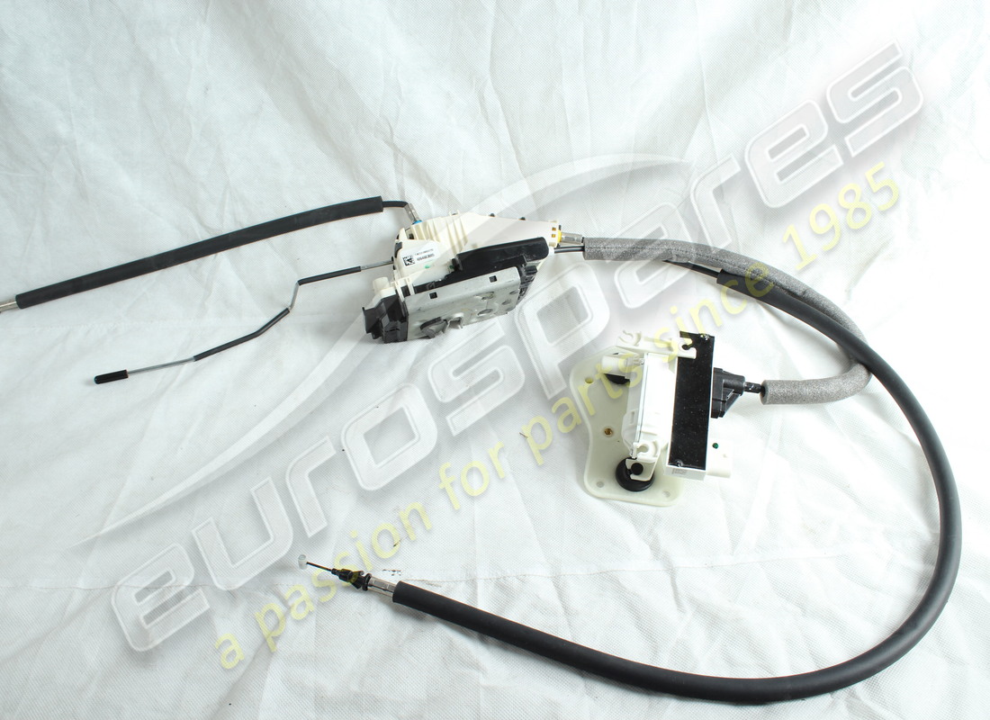 nouvelle serrure de porte avant droite maserati. numéro de pièce 670107780 (1)