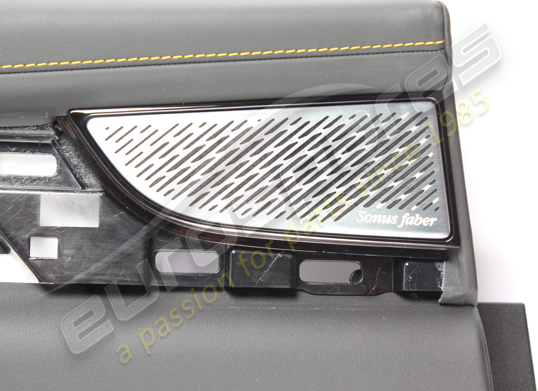 ensemble de panneau de porte arrière gauche d'occasion maserati. numéro de pièce 670225954 (3)