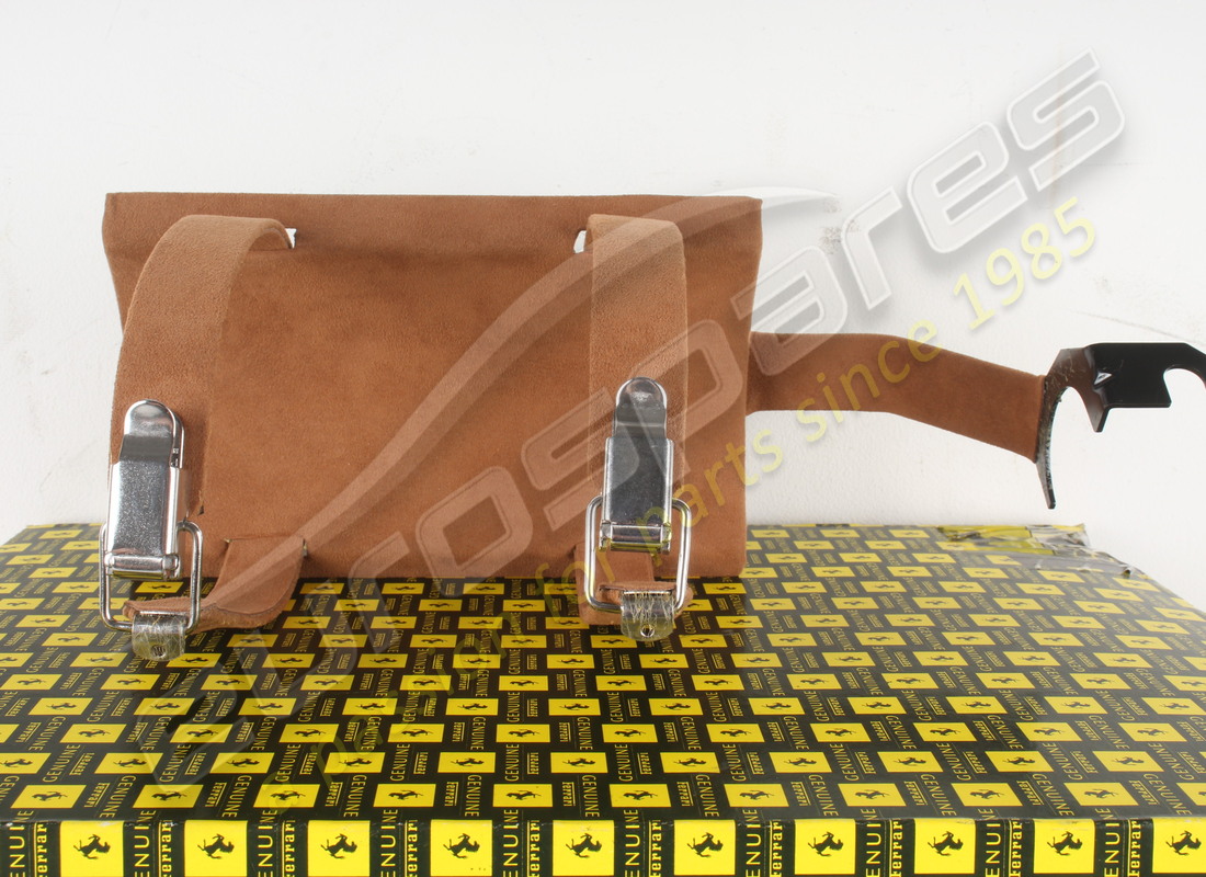 nouveau support ferrari. numéro de pièce 86686429 (4)