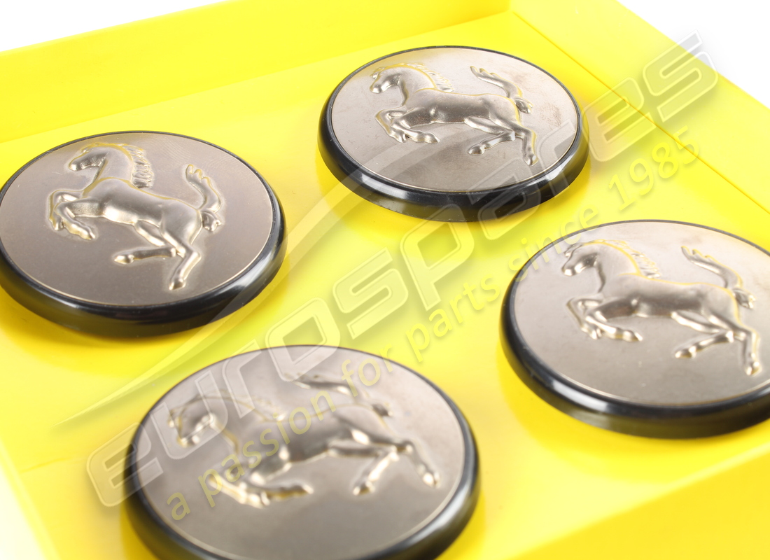 NOUVEAU (AUTRE) FERRARI ENSEMBLE 4 ENJOLIVEURS DE MOYEUX EN TITANE À INSTALLER. NUMÉRO DE PIÈCE 70001285 (2) nouveau (autre) ferrari ensemble 4 enjoliveurs de moyeux en titane à installer. numéro de pièce 70001285 (2)