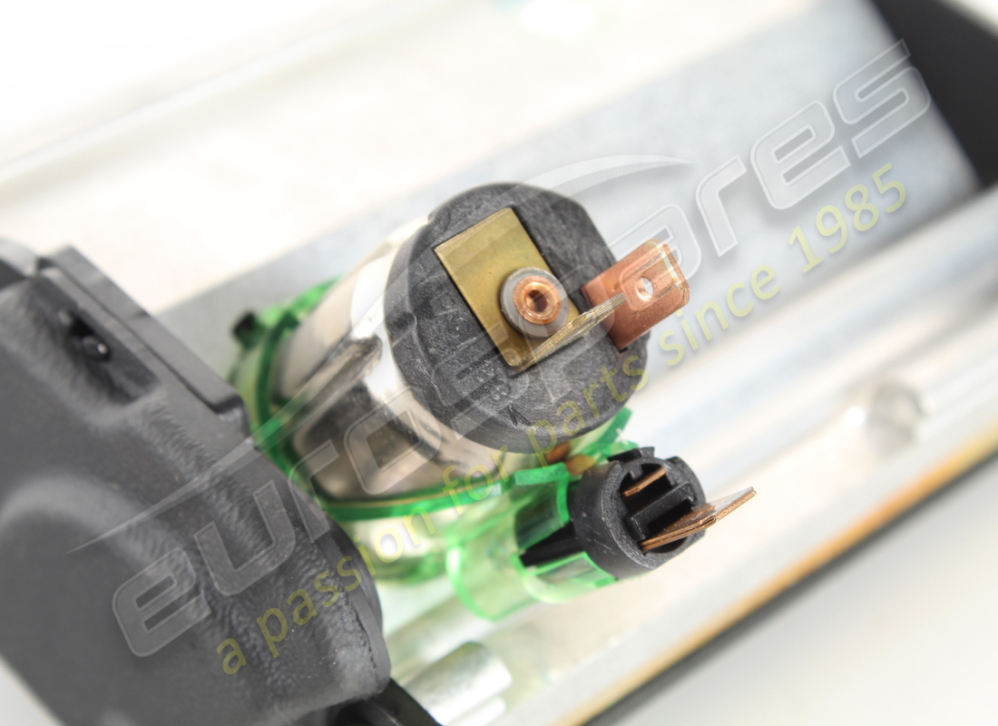 CENDRIER HOMME D'OCCASION ASTON MARTIN - PLAT. NUMÉRO DE PIÈCE 4G438010595 (6) cendrier homme d'occasion aston martin - plat. numéro de pièce 4g438010595 (6)