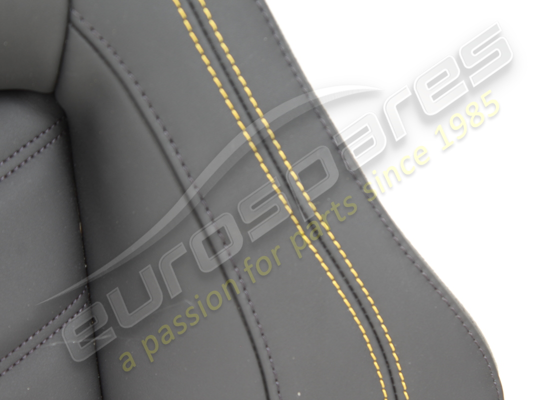 ensemble de coussin de siège arrière d'occasion maserati. numéro de pièce 670206804 (2)