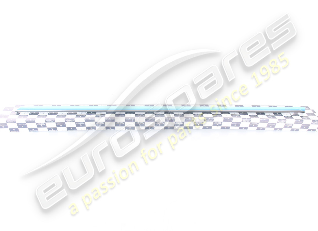 nouveau maserati joint de racleur de vitre avant gauche. référence 670157599 (1)