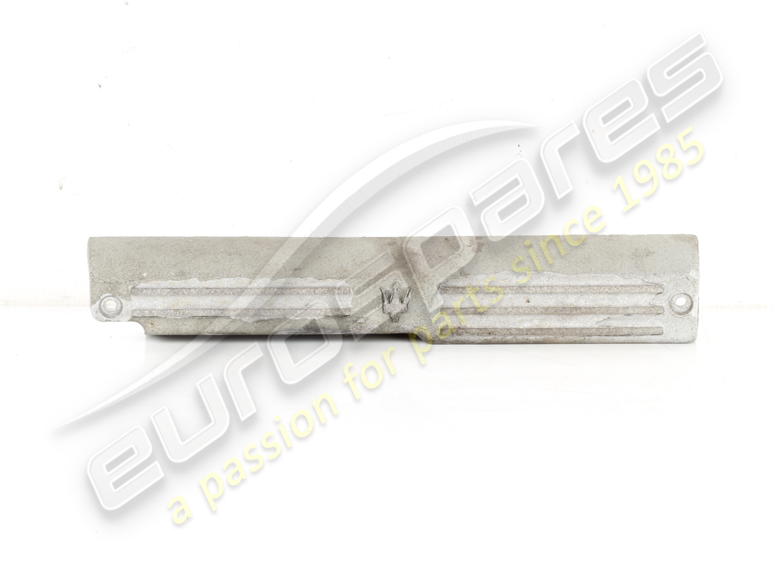 Couvercle de bobine supérieur droit d'occasion Maserati. Numéro de pièce 585000860 (1)