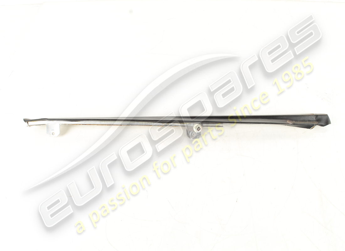 moulure rh utilisée ferrari. numéro de pièce 61190900 (4)