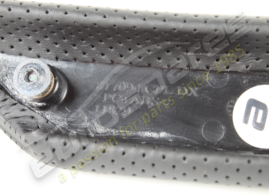 COQUILLE COMPLÈTE DE POIGNÉE DE MAINTIEN AVANT DROIT D'OCCASION FERRARI. NUMÉRO DE PIÈCE 976386 (3) coquille complète de poignée de maintien avant droit d'occasion ferrari. numéro de pièce 976386 (3)