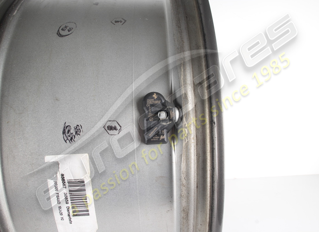utilisé ferrari roue arrière. numéro de pièce 855341 (4)
