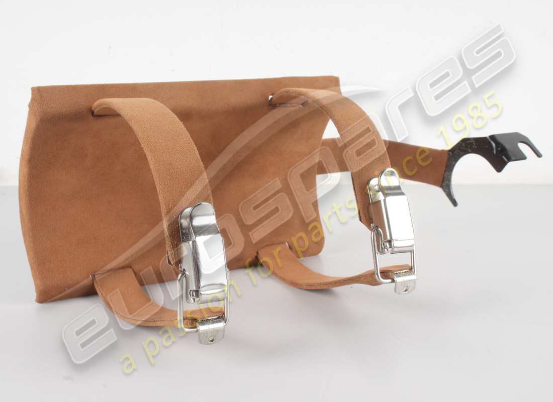 nouveau support ferrari. numéro de pièce 86686429 (1)