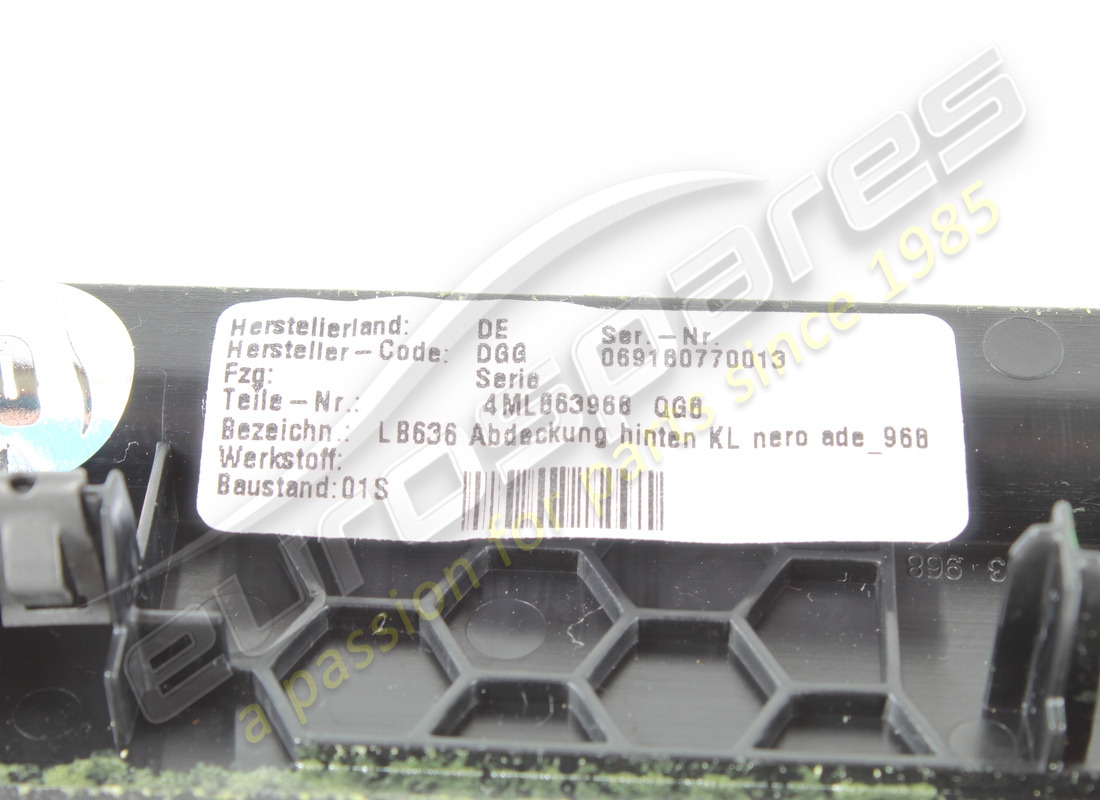 couverture utilisée de lamborghini. numéro de pièce 4ml863968qg8 (2)