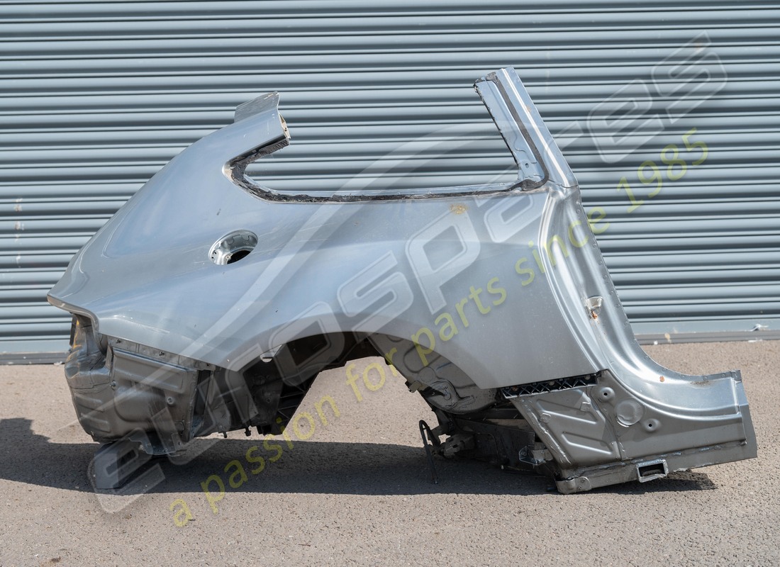 UTILISÉ Ferrari FLANQUE ARRIÈRE DROIT COMPLET. NUMÉRO DE PIÈCE 83275611 (1)