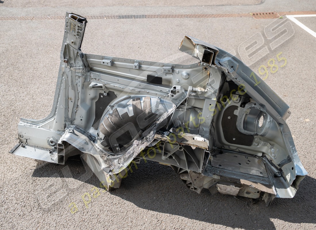 utilisé ferrari flanque arrière droit complet. numéro de pièce 83275611 (4)