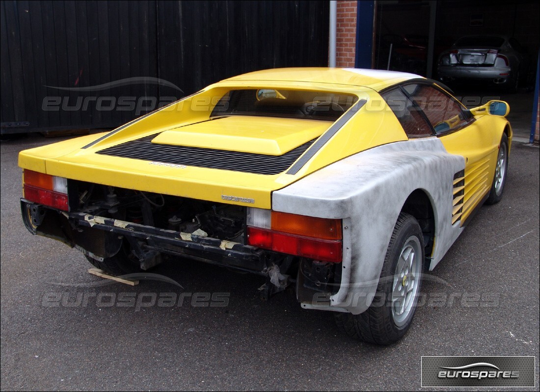 ferrari testarossa (1990) avec 18,000 kilomètres, en préparation pour le démantèlement #3