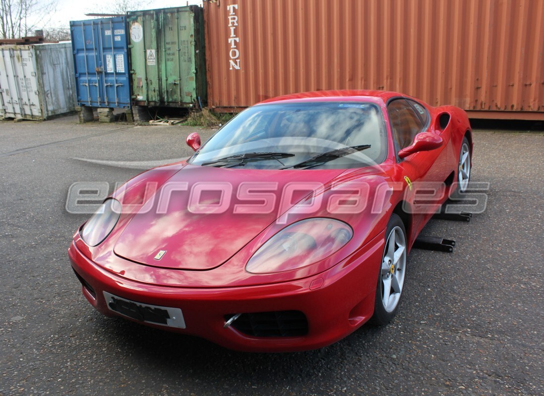 ferrari 360 modena en préparation pour démantèlement à eurospares