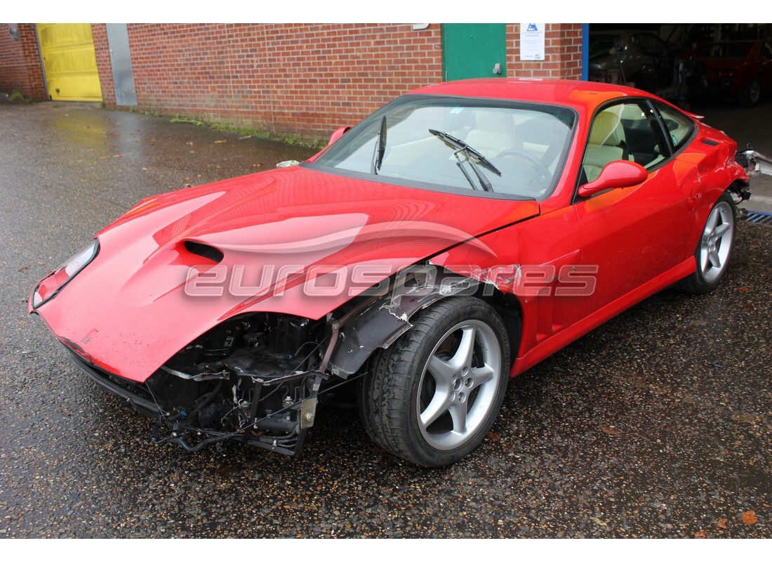 ferrari 550 maranello en préparation pour démantèlement à eurospares