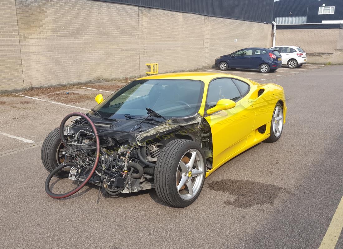 ferrari 360 modena en préparation pour démantèlement à eurospares