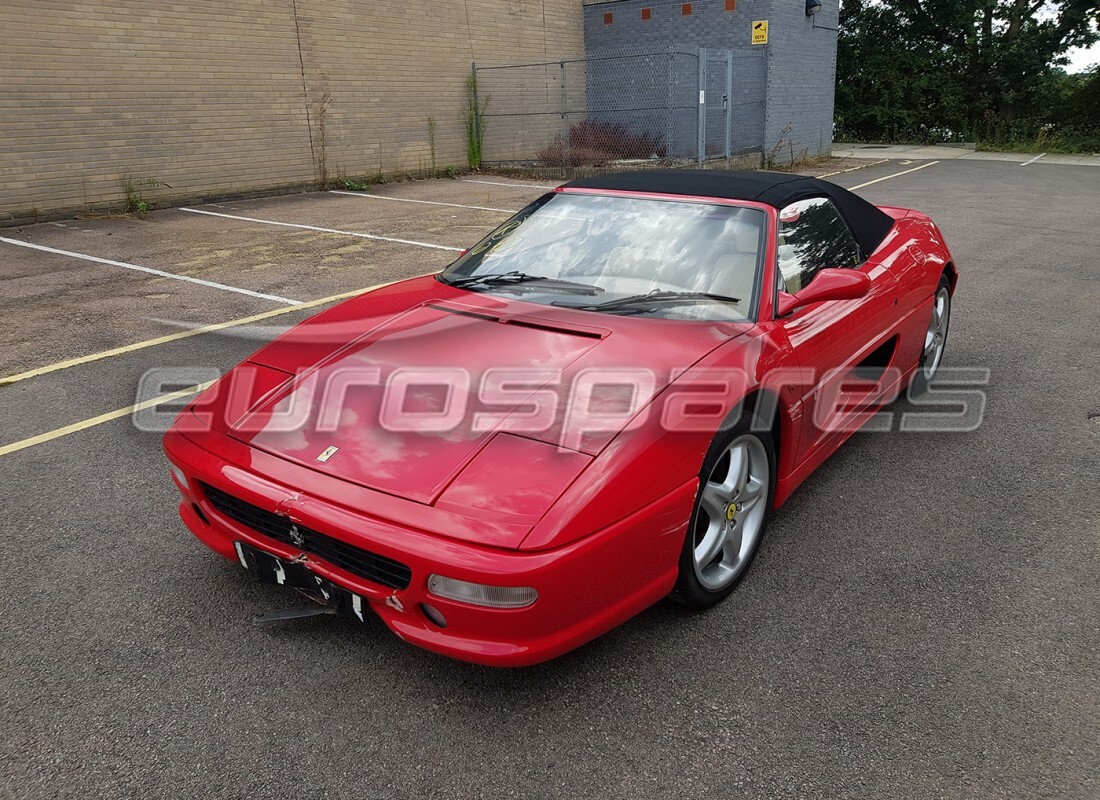 ferrari 355 (2.7 motronic) en préparation pour démantèlement à eurospares