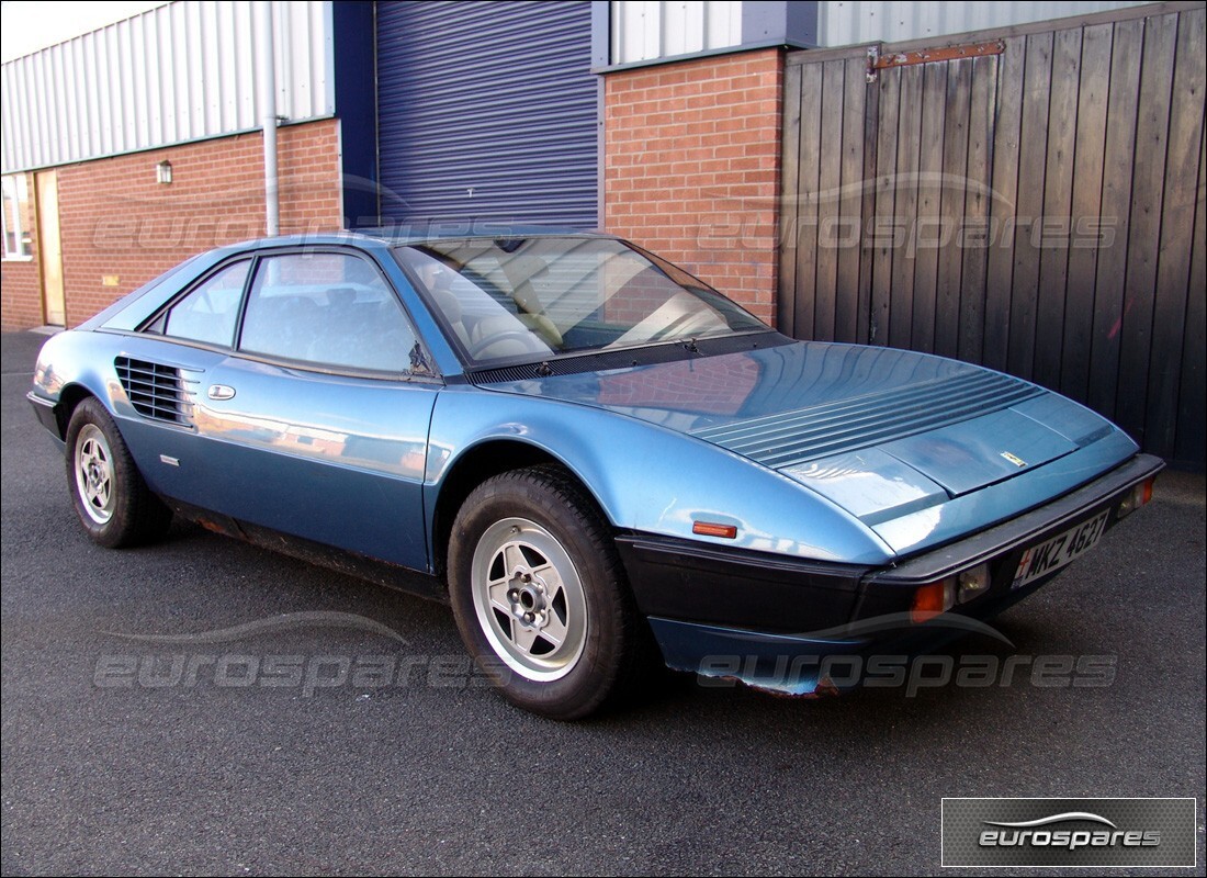 ferrari mondial 3.0 qv (1984) en préparation pour démantèlement à eurospares