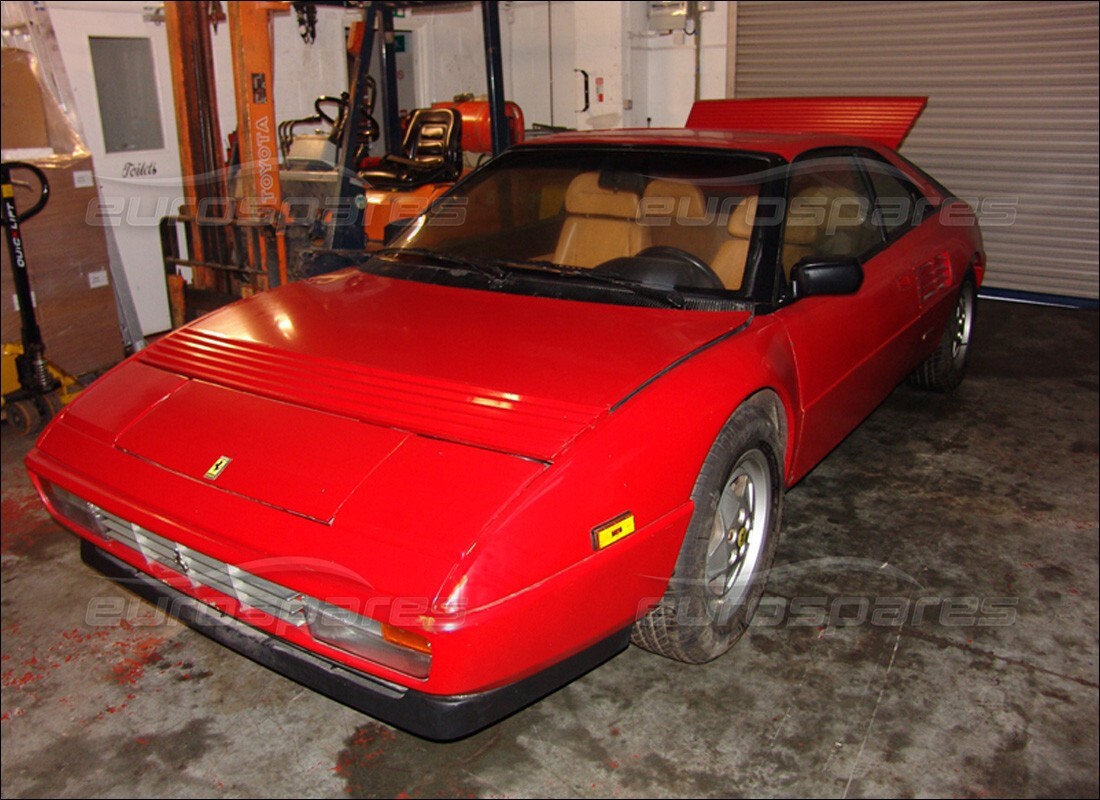 ferrari mondial 3.4 t coupe/cabrio en préparation pour démantèlement à eurospares