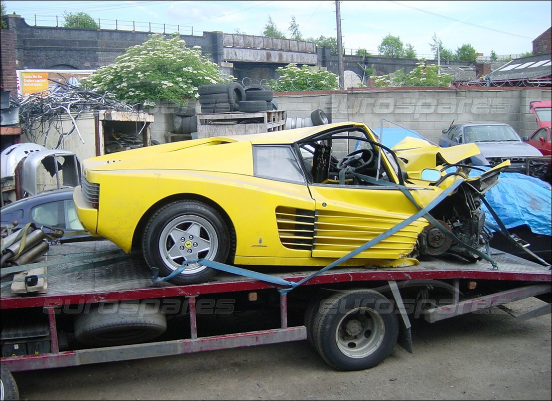 ferrari 512 tr en préparation pour démantèlement à eurospares