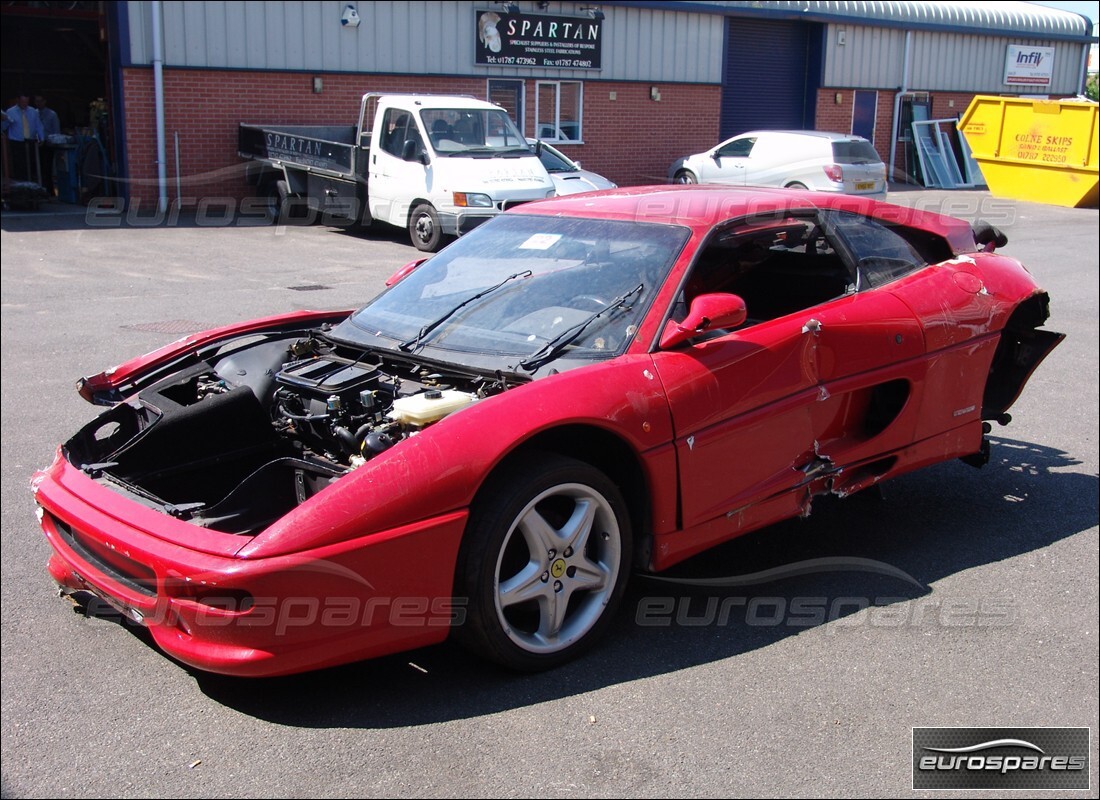 ferrari 355 (2.7 motronic) en préparation pour démantèlement à eurospares