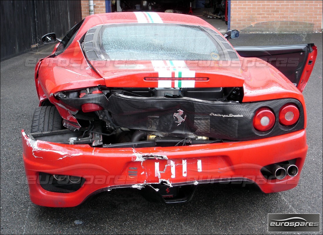 ferrari 360 modena avec 3,000 kilomètres, en préparation pour le démantèlement #4