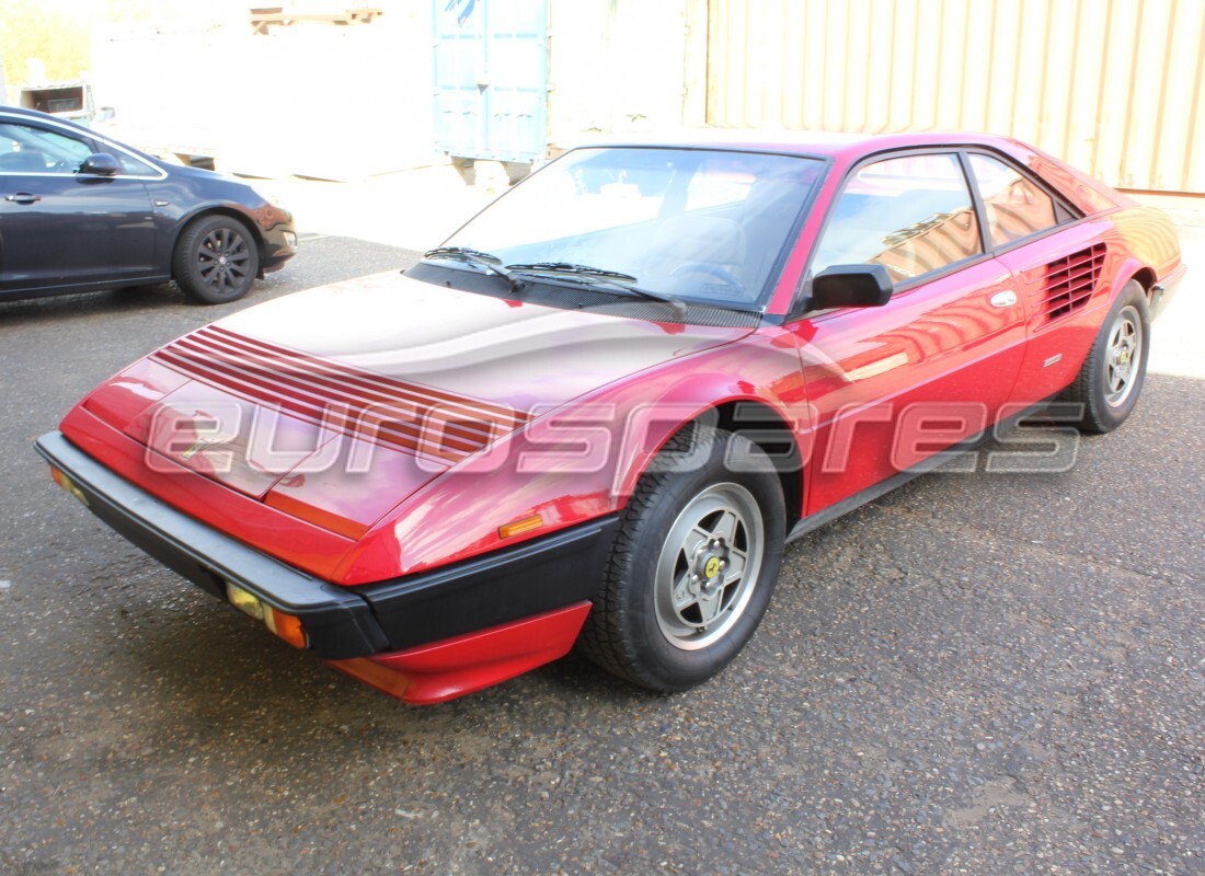 ferrari mondial 3.0 qv (1984) en préparation pour démantèlement à eurospares